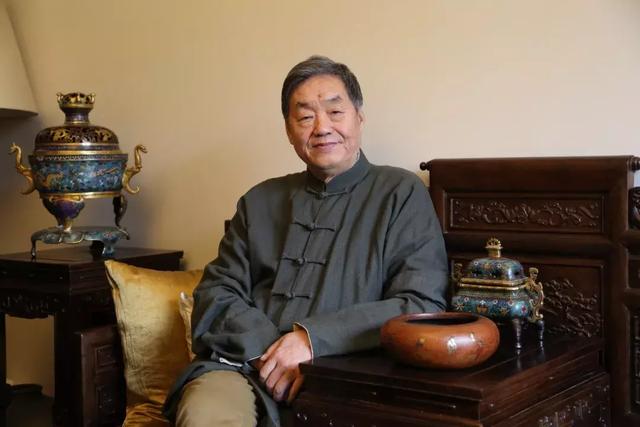 晴空一鹤排云上, 便引诗情到碧霄.