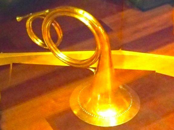 [中科院物理所]小号只有三个键，为啥能吹那么多音？