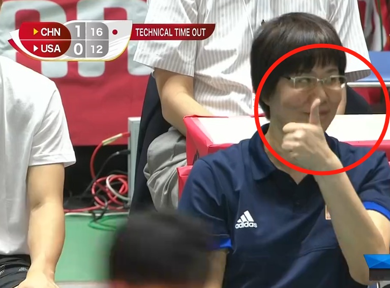 「老陈聊体育」女排迎2大好消息！郎平一动作引热议，朱婷砸地板的表演太精彩了