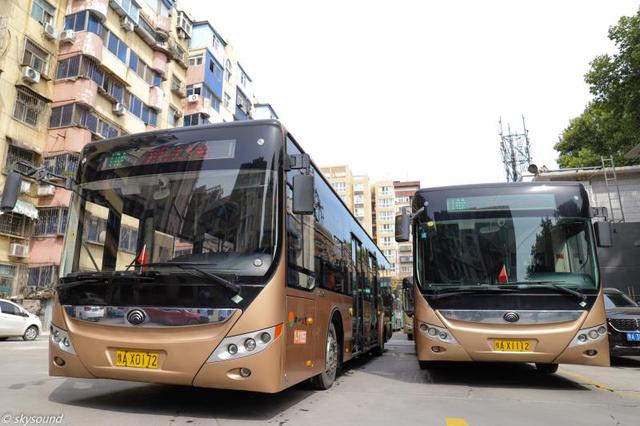 郑州102路公交车迎40岁生日!女司机曾经是主力军