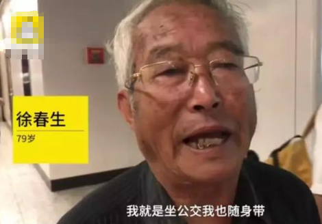「合阳县融媒体中心」年轻人很累，凭什么要倚老卖老？自带板凳的79岁大爷火了