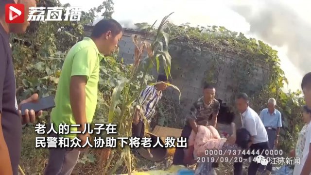 「半岛晨报」7旬老母亲被困火场，火太大进不去！儿子当机决定……