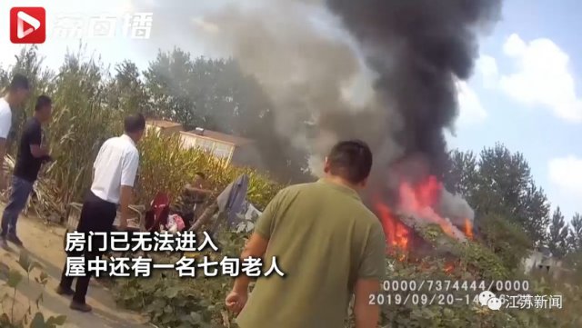 「半岛晨报」7旬老母亲被困火场，火太大进不去！儿子当机决定……