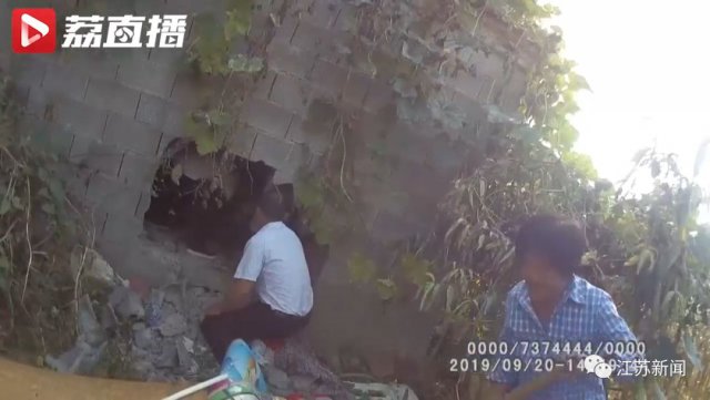 「半岛晨报」7旬老母亲被困火场，火太大进不去！儿子当机决定……