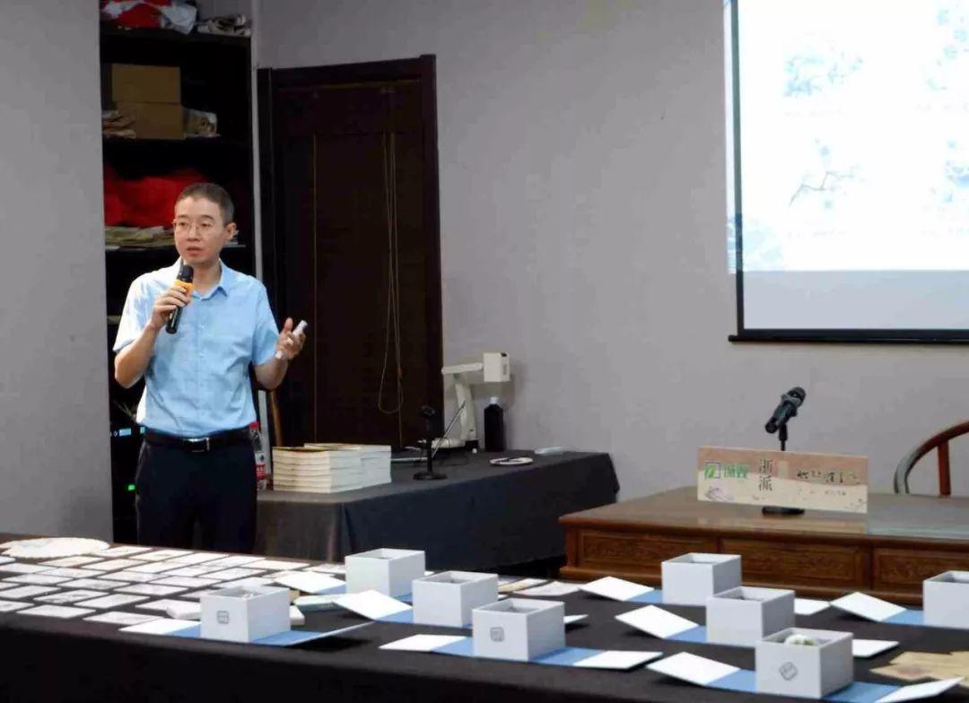 (图为陈波老师现场分享)