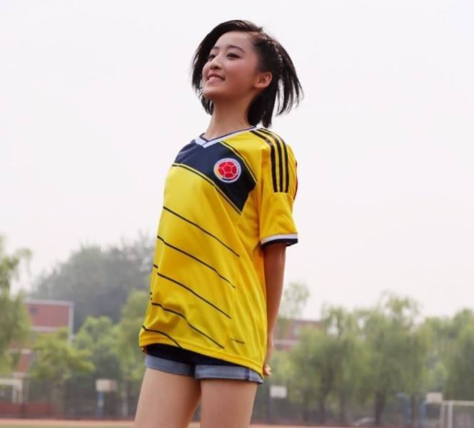 杨茗茗27岁生日网友喊话快回来主持天下足球