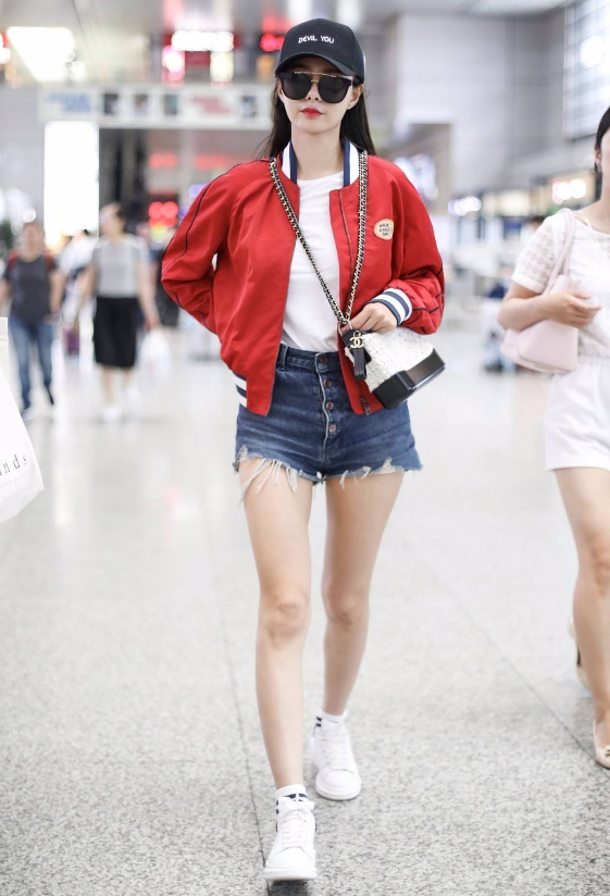 卫衣塞到裤子里,真正的腰比腿还细!