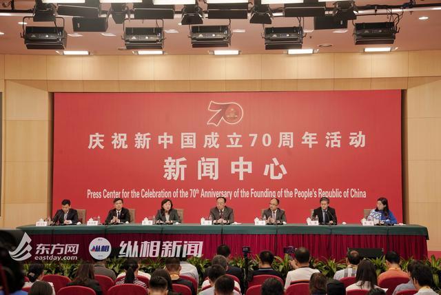 纵相新闻：今年国庆活动天安门广场怎么布置？专家组揭秘两组“红飘带”