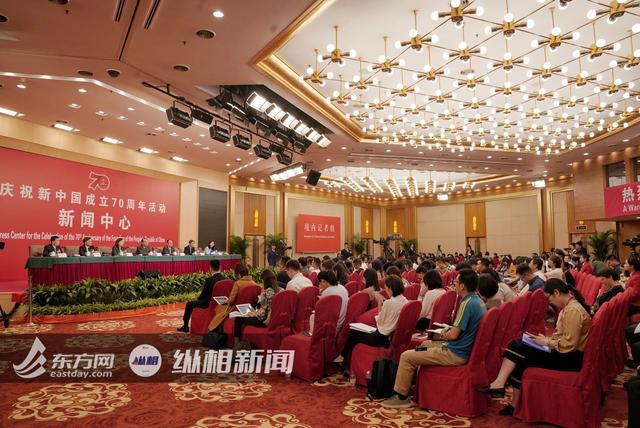 纵相新闻：今年国庆活动天安门广场怎么布置？专家组揭秘两组“红飘带”