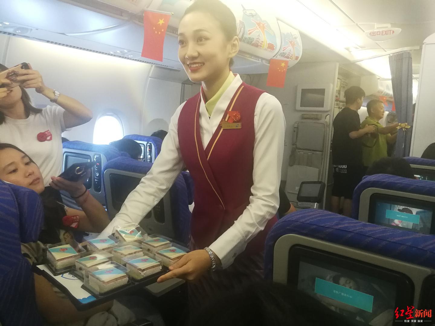 [红星新闻]大兴国际机场正式投运 首架航班顺利降落广州白云机场