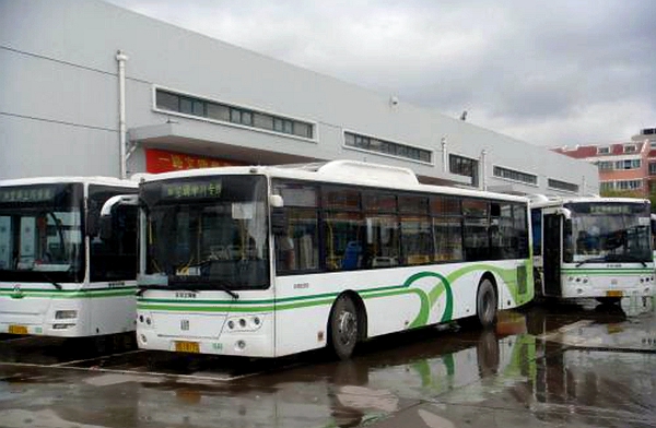 上海申川专线一乘客殴打公交车司机后逃离,被警方抓获并依法处理