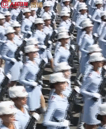 「天府TV」看完惊呆！这不是特效，这是阅兵式！女兵阅兵演练画面刷屏了
