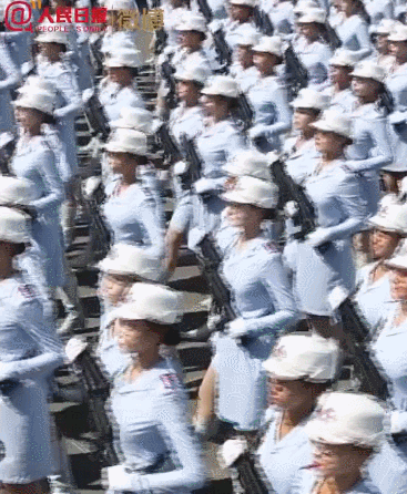 「天府TV」看完惊呆！这不是特效，这是阅兵式！女兵阅兵演练画面刷屏了