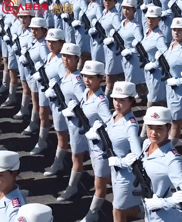 「天府TV」看完惊呆！这不是特效，这是阅兵式！女兵阅兵演练画面刷屏了