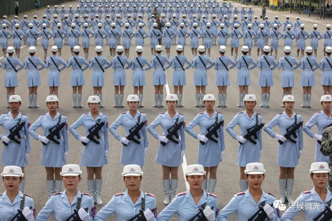 「天府TV」看完惊呆！这不是特效，这是阅兵式！女兵阅兵演练画面刷屏了