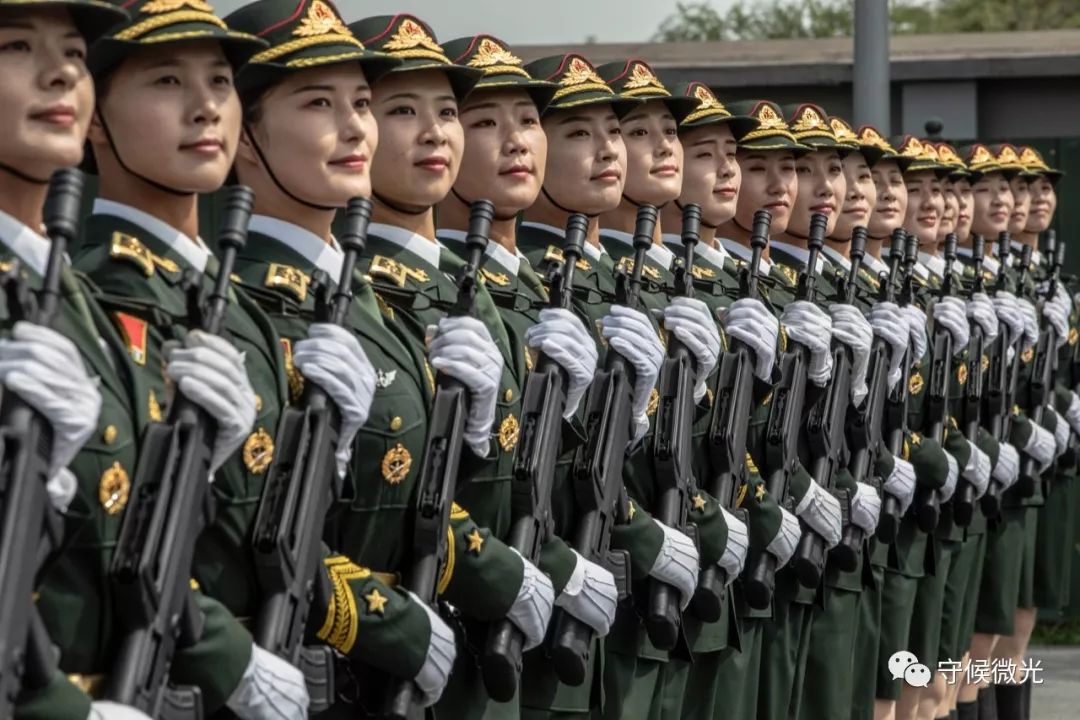 「天府TV」看完惊呆！这不是特效，这是阅兵式！女兵阅兵演练画面刷屏了