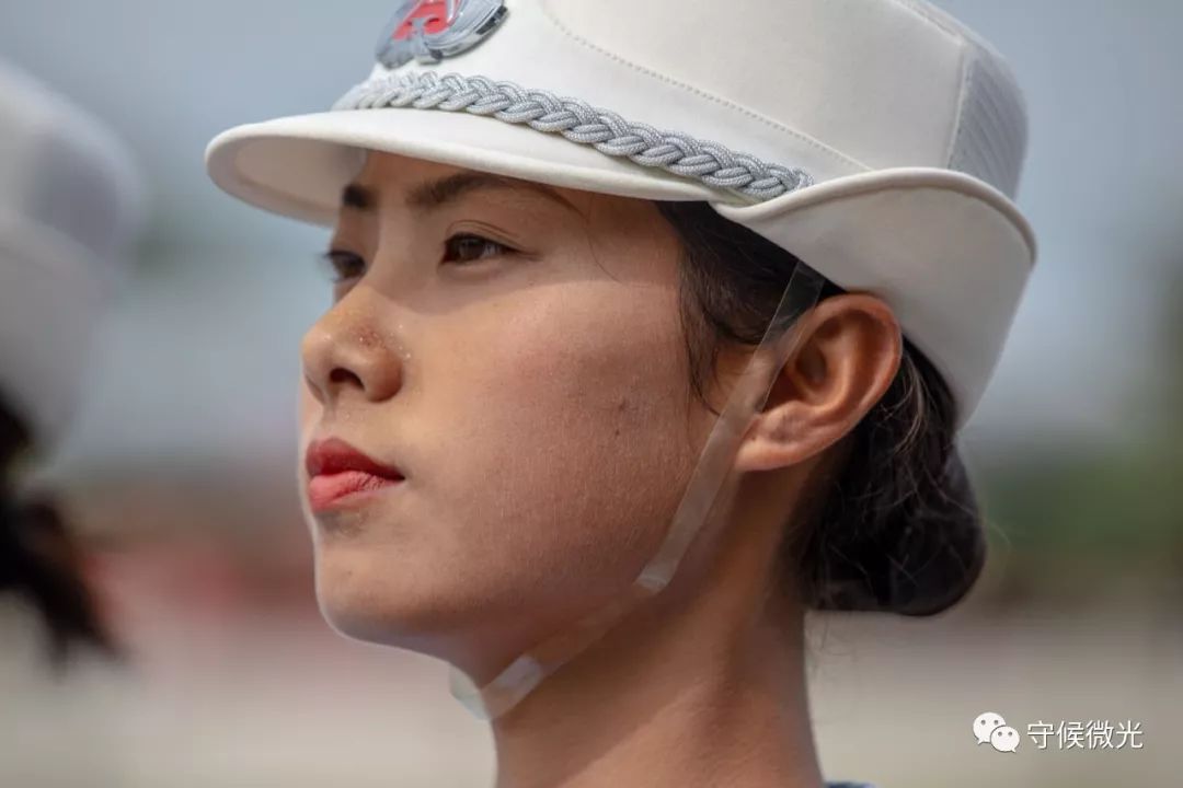 「天府TV」看完惊呆！这不是特效，这是阅兵式！女兵阅兵演练画面刷屏了