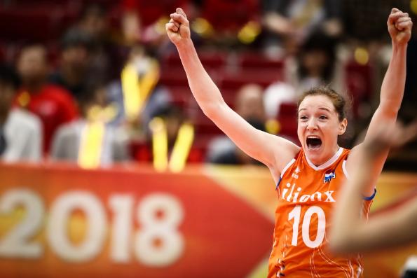 「体坛球真相」中国女排全力备战荷兰！男教练强攻锻炼女排拦网，针对荷兰一人