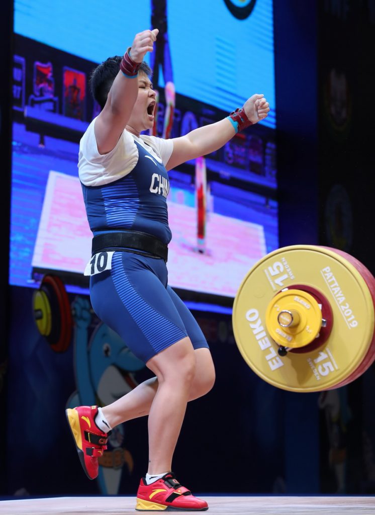 一年升11公斤汪周雨举重世锦赛夺三金今晚重头戏孟苏平战变性人