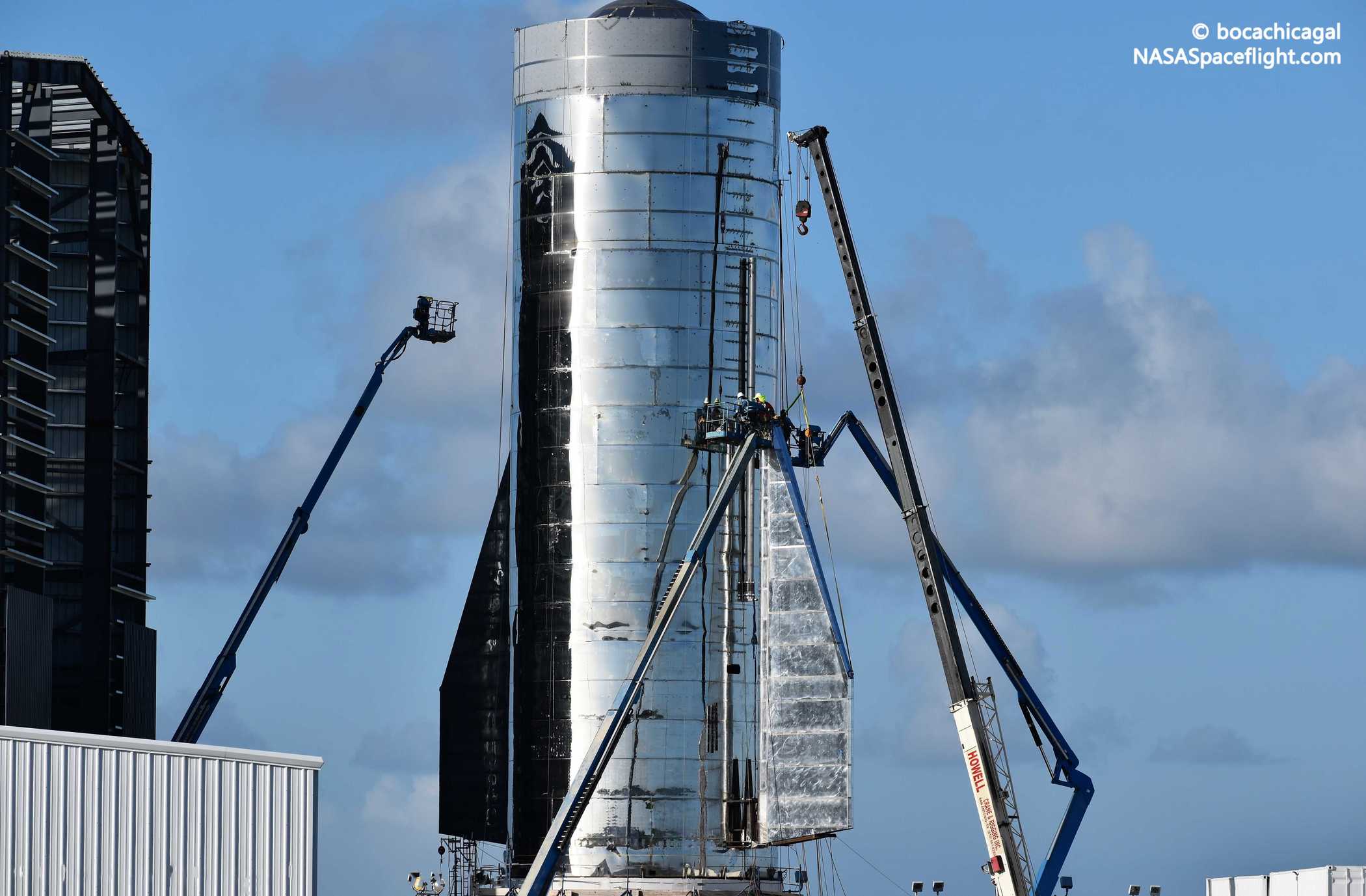 spacex的星际飞船最终需要以轨道速度返回大气层,这对大型航天器