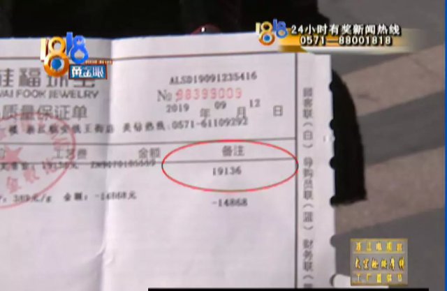 【半岛晨报】情侣当街闹分手，金镯子金项链甩在了地上，谁都没捡……后悔了