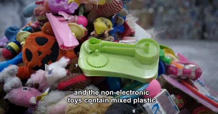 「英国报姐」噩耗：儿童套餐再也不送塑料玩具了！