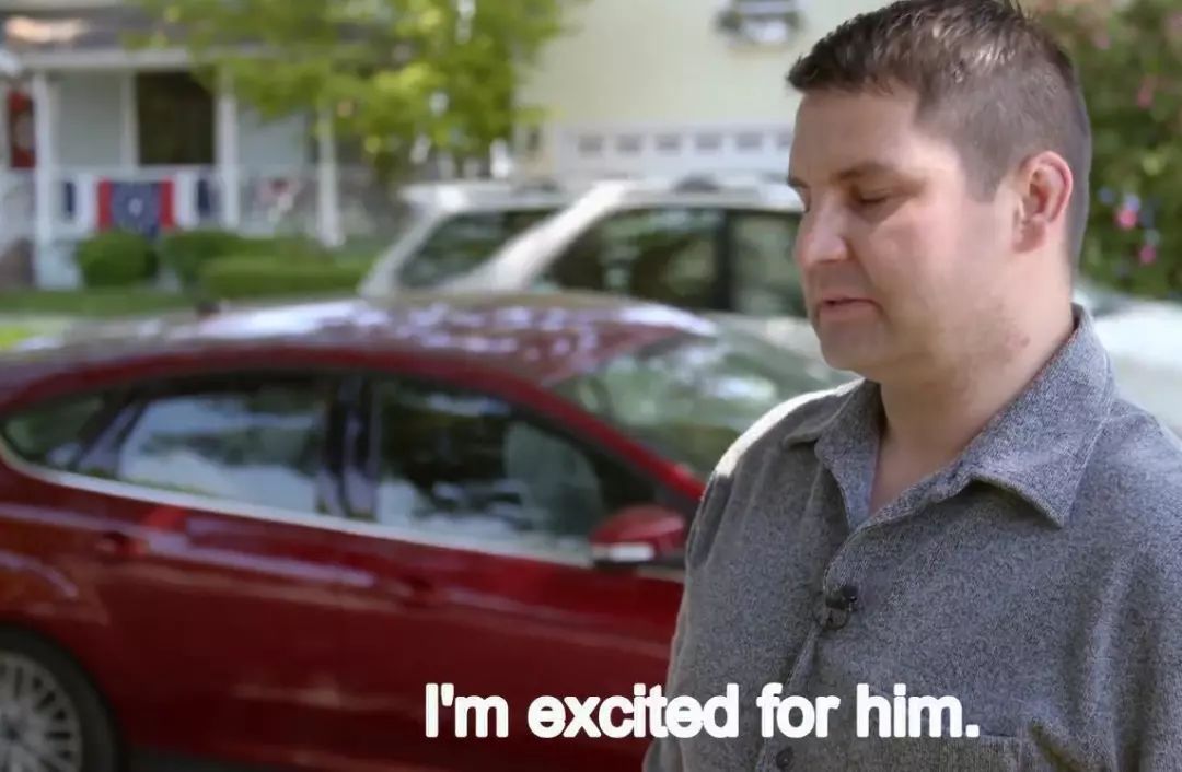 「英国报姐」导盲犬诞生记：一只小奶狗如何从“千军万狗”中脱颖而出？