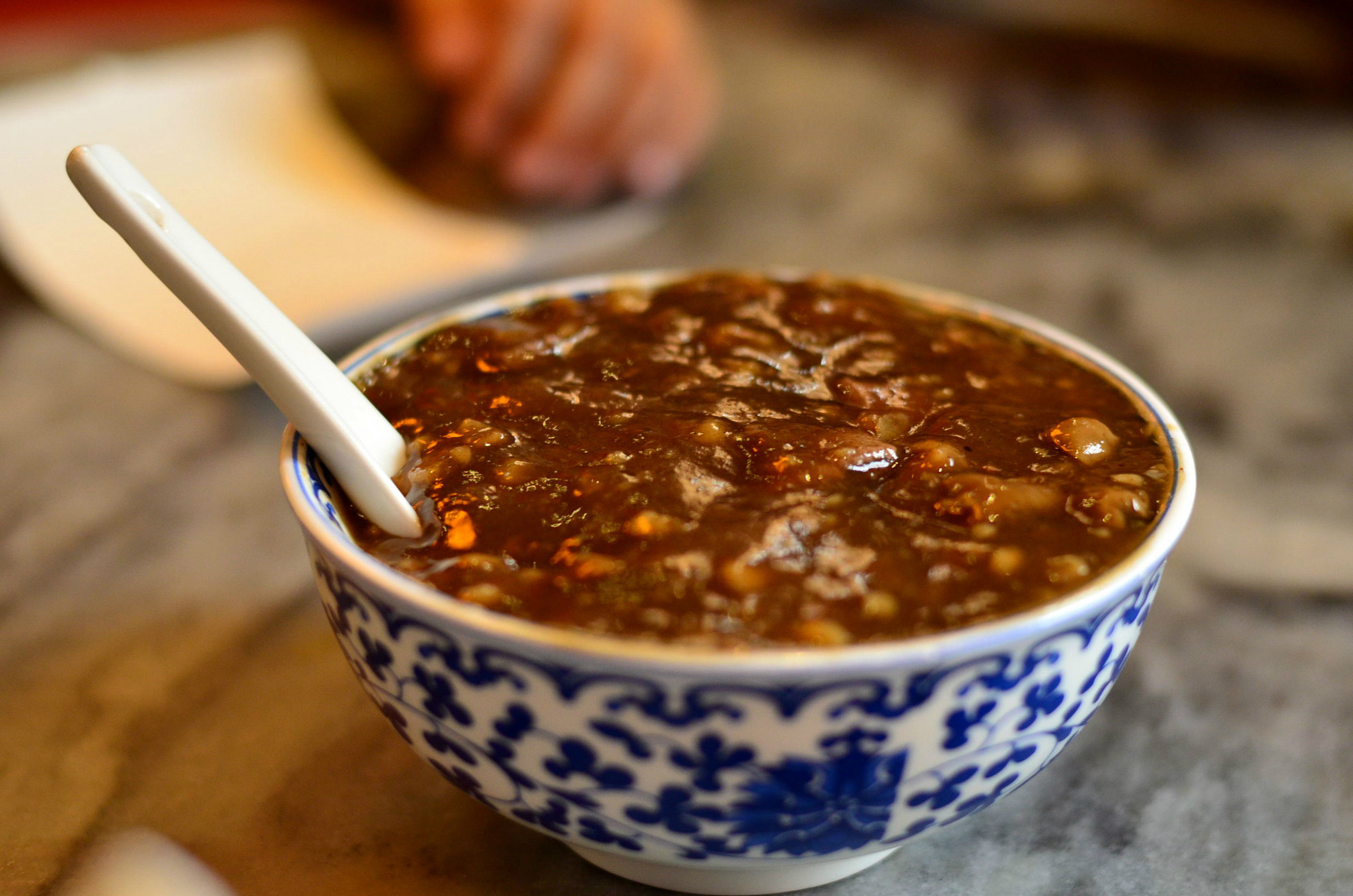 已经有100多年的历史,最早北京的炒肝是由清朝同治年间的"会仙居"发明