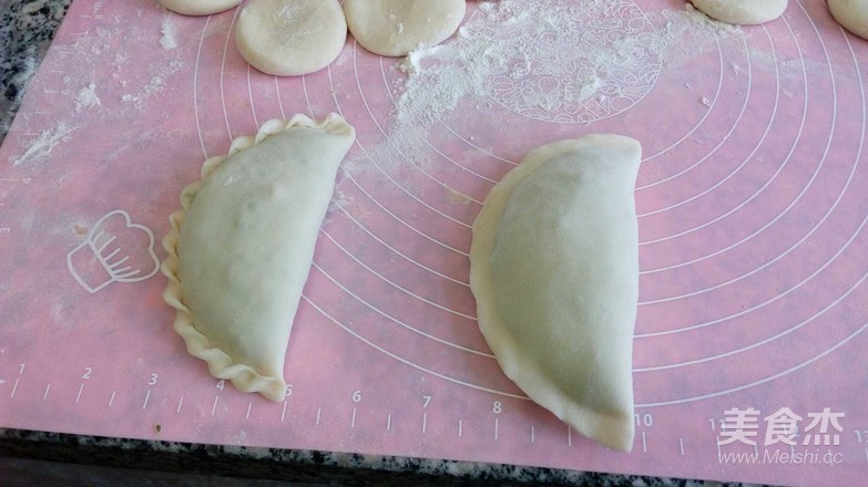 「美食杰一食一刻」韭菜盒子简单做法，不用不发面不饧面，放凉也不会变硬