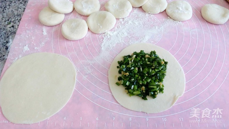 「美食杰一食一刻」韭菜盒子简单做法，不用不发面不饧面，放凉也不会变硬