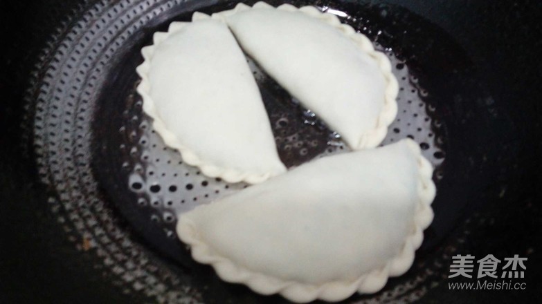 「美食杰一食一刻」韭菜盒子简单做法，不用不发面不饧面，放凉也不会变硬