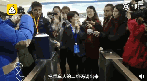 「新周刊」智能时代，可把我妈害惨了
