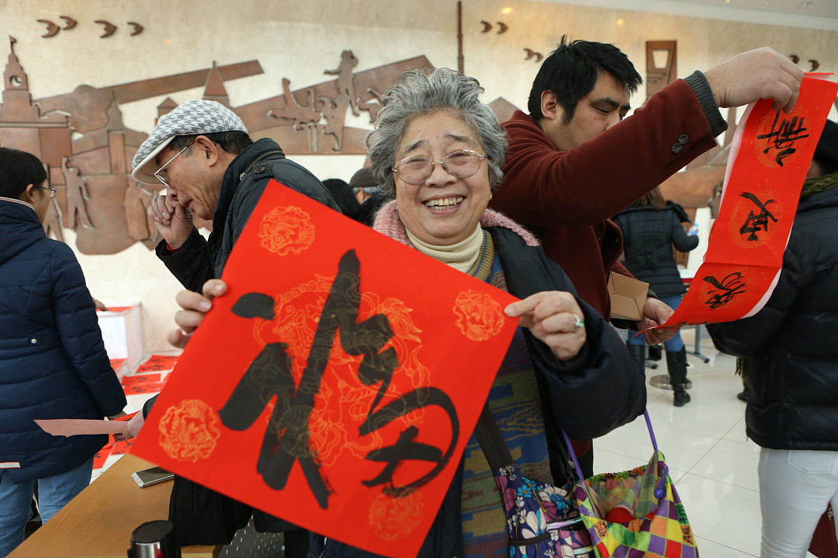 「新周刊」智能时代，可把我妈害惨了