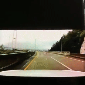 「环球时报」一艘油轮在韩国港口爆炸，引燃附近油轮造成10人受伤