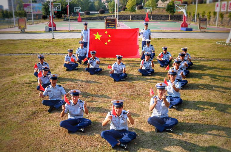 【消防界】不忘初心 牢记使命｜我是小小消防员 我与国旗同框