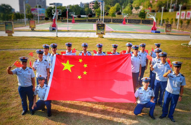 【消防界】不忘初心 牢记使命｜我是小小消防员 我与国旗同框