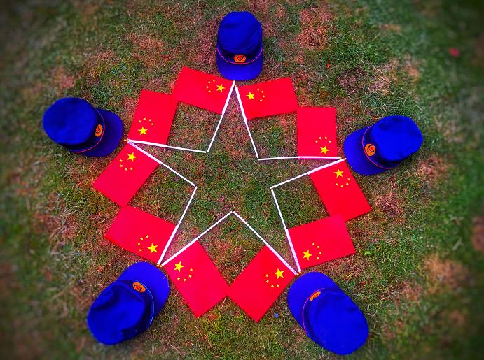 【消防界】不忘初心 牢记使命｜我是小小消防员 我与国旗同框