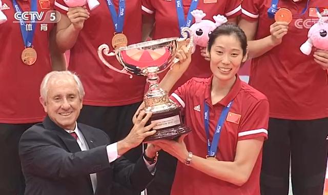 体坛球真相@升国旗、奏国歌！中国女排获得448万奖金，唱国歌的样子真美
