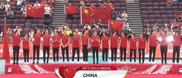 体坛球真相@升国旗、奏国歌！中国女排获得448万奖金，唱国歌的样子真美