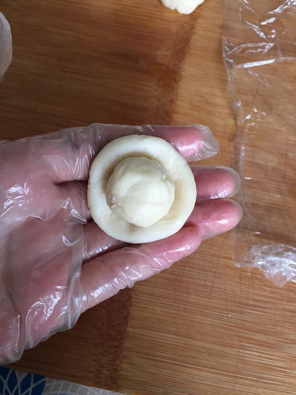 「美食熊猫」教你秘制蛋黄酥，做法比例详细讲解，皮薄馅多，酥香掉渣真好吃