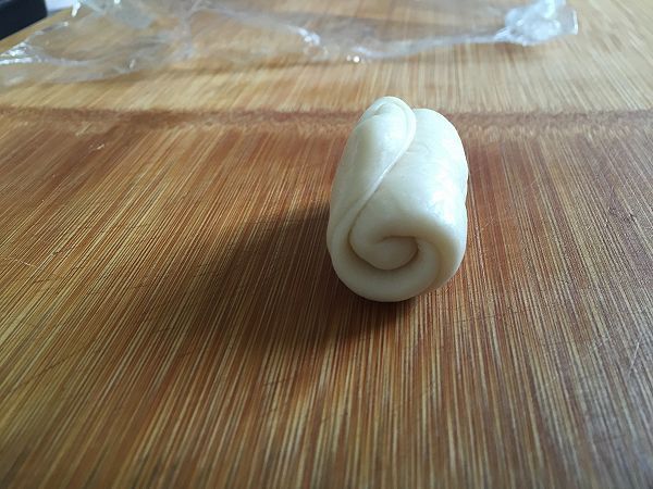 「美食熊猫」教你秘制蛋黄酥，做法比例详细讲解，皮薄馅多，酥香掉渣真好吃