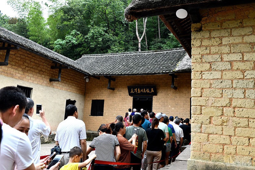 【经济日报】数据显示：国庆分期旅行订单翻倍 红色旅游成出行亮点