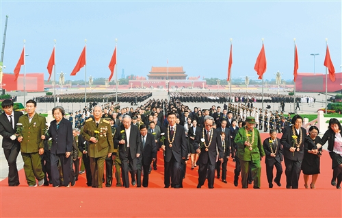 经济日报：崇尚英雄，做新时代奋斗者