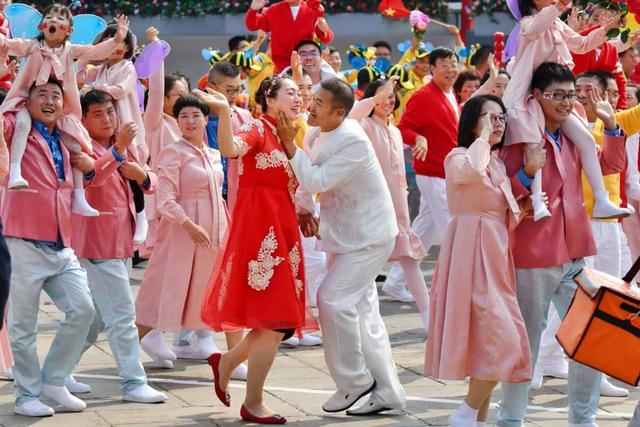 [中央纪委国家监委网站]盛典解码｜10万游行群众如何无缝衔接？