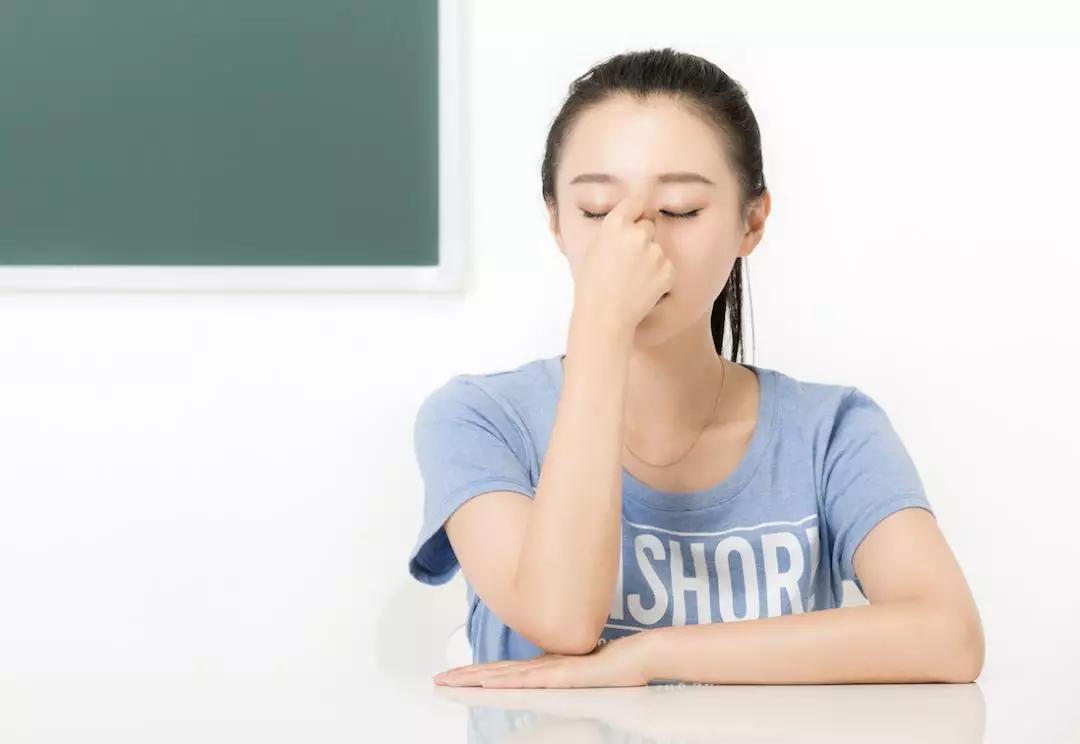 科普中国：关灯玩手机会失明？谣言还是真相？