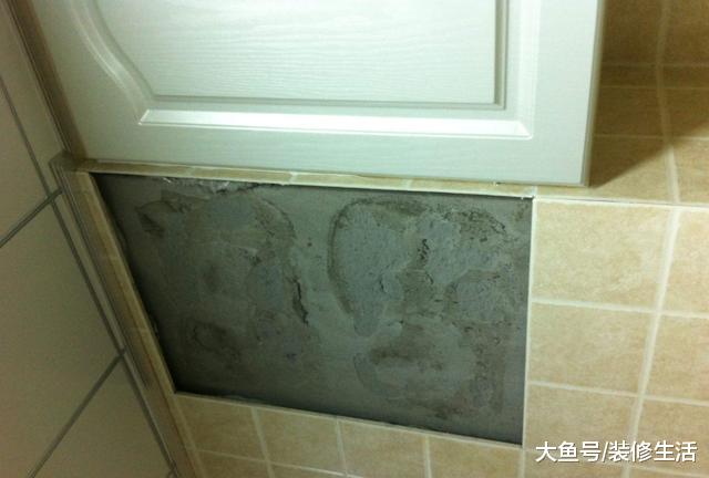 「中国质量万里行」房子验收发现瓷砖出现缝隙，师傅二话没说就砸了重装，怎么回事？