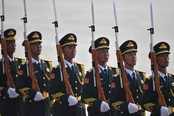 中国质量万里行：阅兵式最先上场的“标兵”，有什么作用？