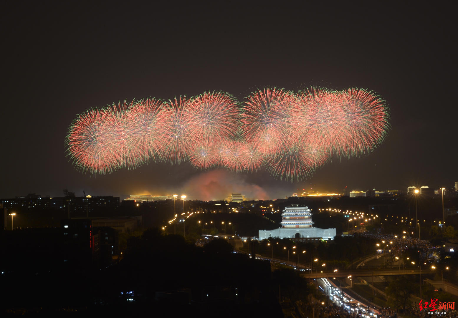 「红星新闻」图集｜繁“花”似锦！绚烂焰火点亮夜空，祝福祖国！