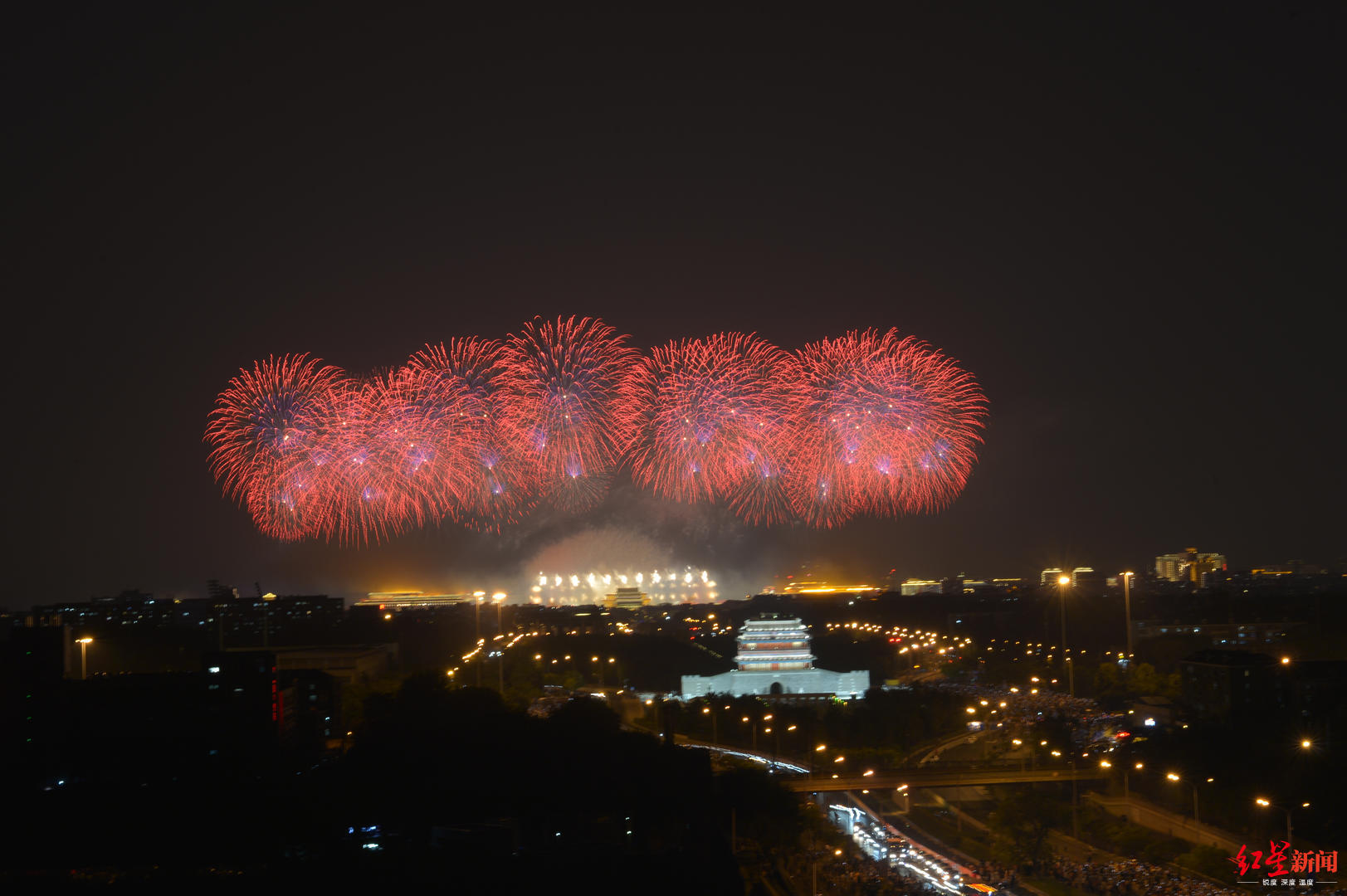 「红星新闻」图集｜繁“花”似锦！绚烂焰火点亮夜空，祝福祖国！