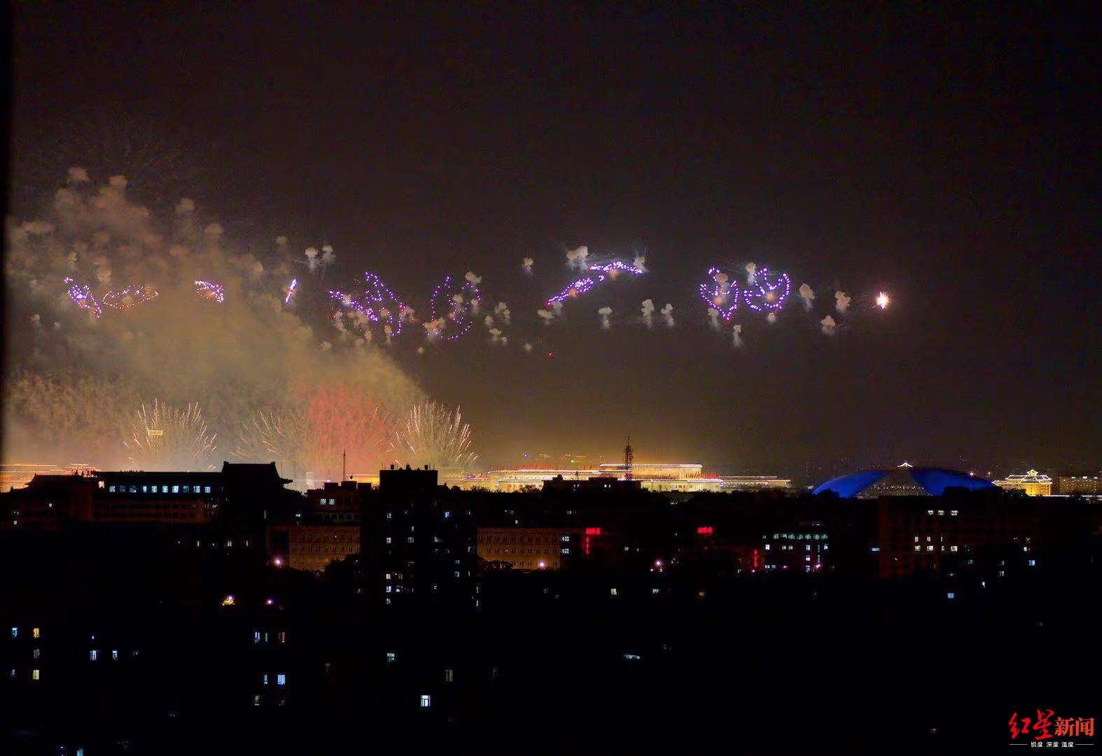 「红星新闻」图集｜繁“花”似锦！绚烂焰火点亮夜空，祝福祖国！